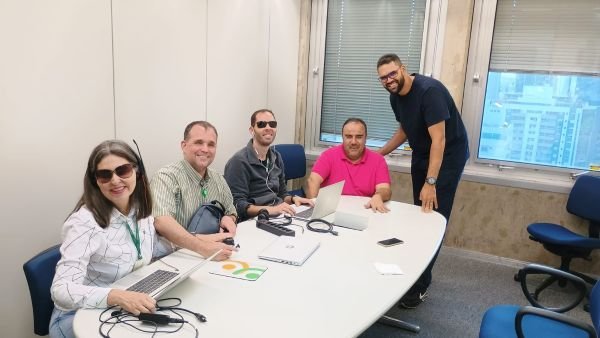 Foto da turma da CEMIG em sala de aula de capacitação